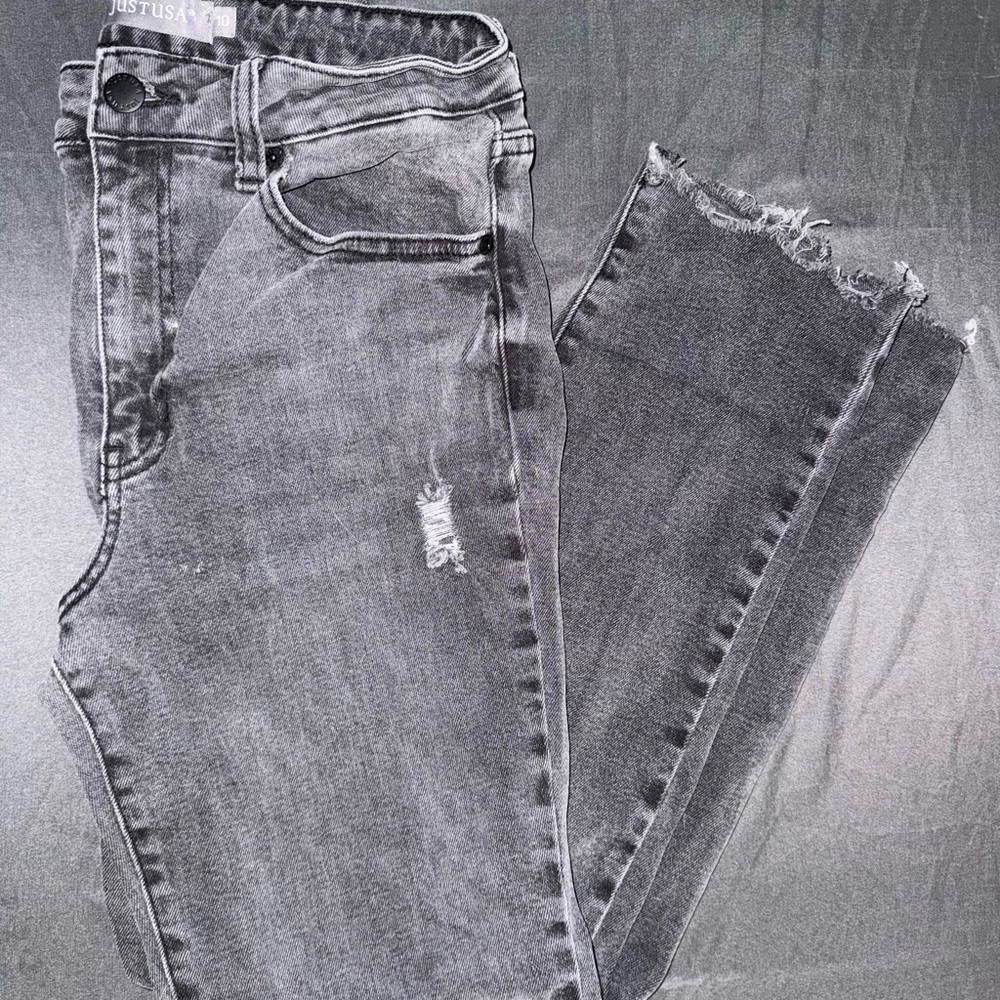 Just USA Women's Gray Distressed Ankle Jeans